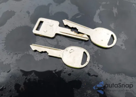 1984 Chevrolet Corvette из США, поврежденный, VIN 1G1AY0785E5120226